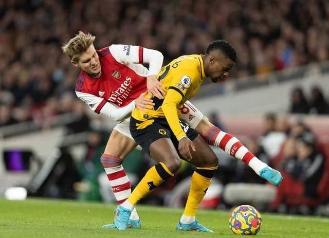 开云体验APP官网入口-这也行？今夜阿森纳战术微调——欧篮联节点到来詹姆斯与30激战曼联分钟，波特兰开拓者围绕欧篮联主帅复盘