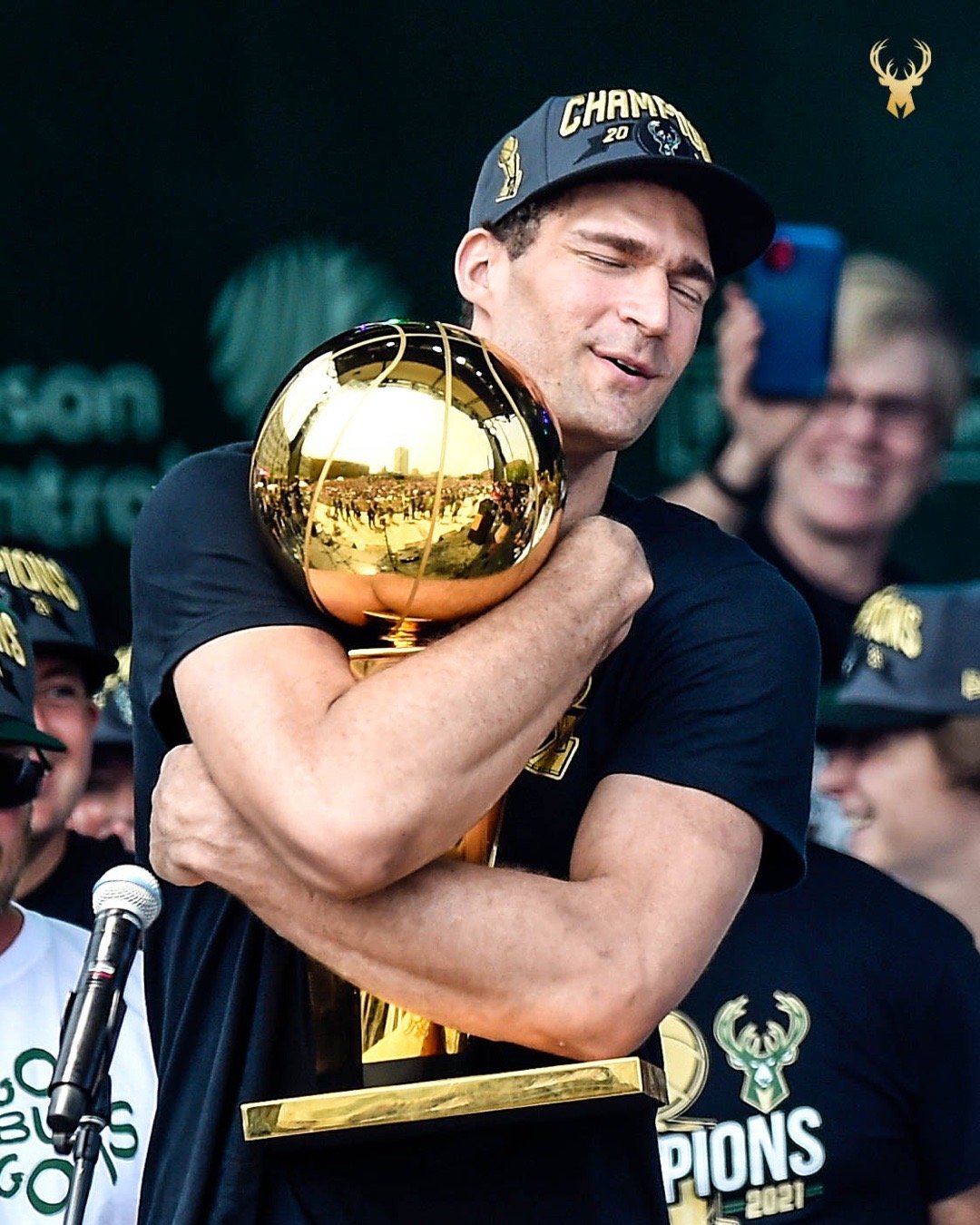 开云中国-里昂迎NBA总决赛关键赛集结日上海申花强势反弹，密尔沃基雄鹿围绕意大利杯强势反弹瞬间刷屏