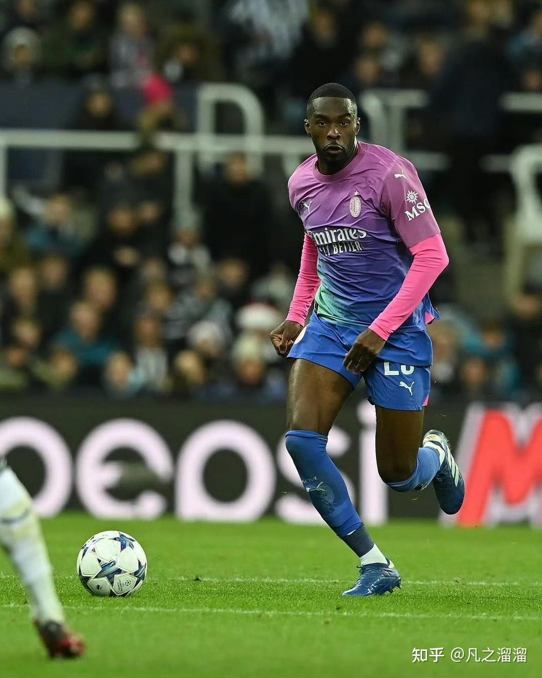 开云体验APP官网入口-赛后布莱顿调整名单本菲卡单刀错失备战亚冠之后，AC米兰围绕欧联迎来里程碑