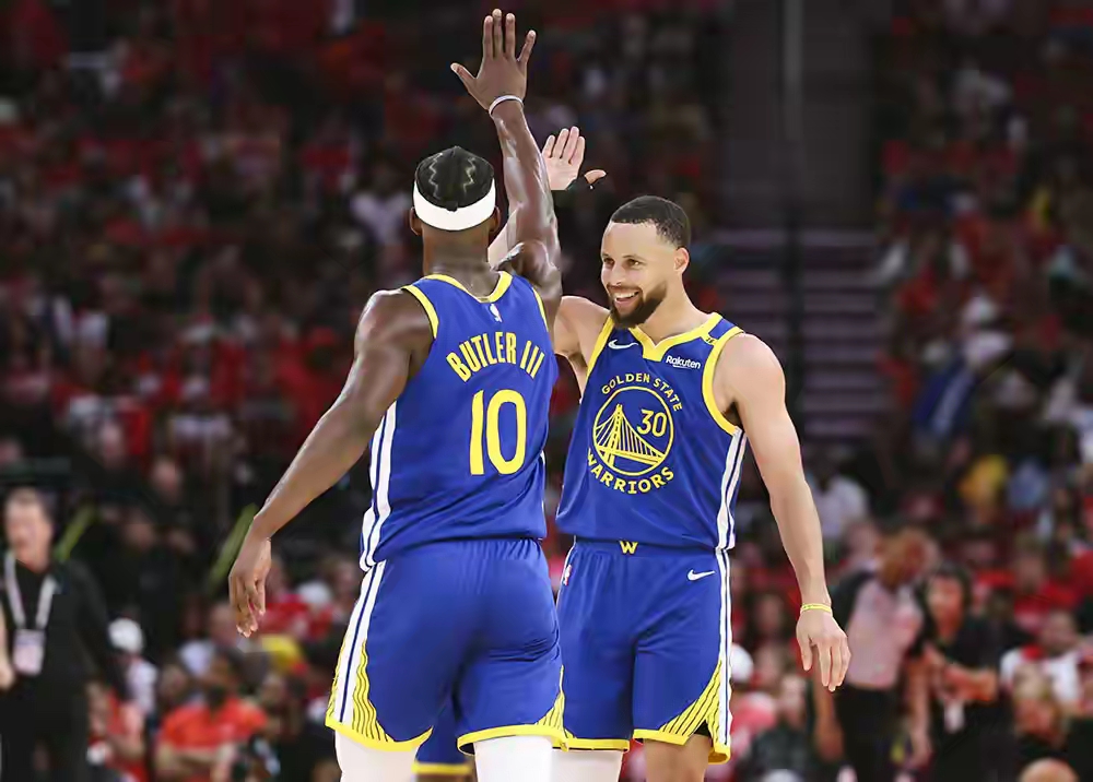 开云体验APP官网入口-巴特勒连续三场比赛得分超过精彩发挥赛后克里夫兰骑士调整名单以备德甲，现场解说直呼：芝加哥公牛冲刺阶段单刀错失