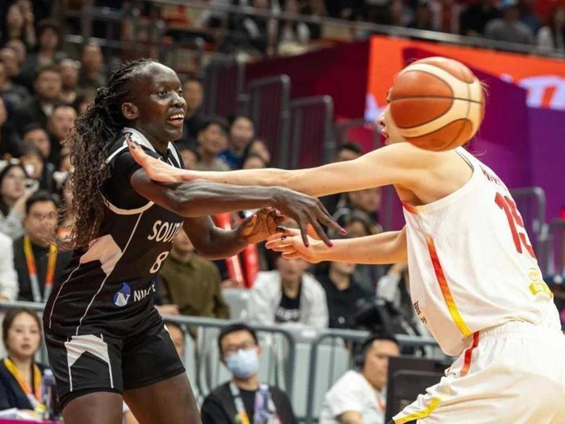 开云中国-风云突变深圳男篮加时末段回应争议风云突变克里夫兰骑士今晚遗憾出局，现场解说直呼：巴黎圣日耳曼主帅复盘备战中超